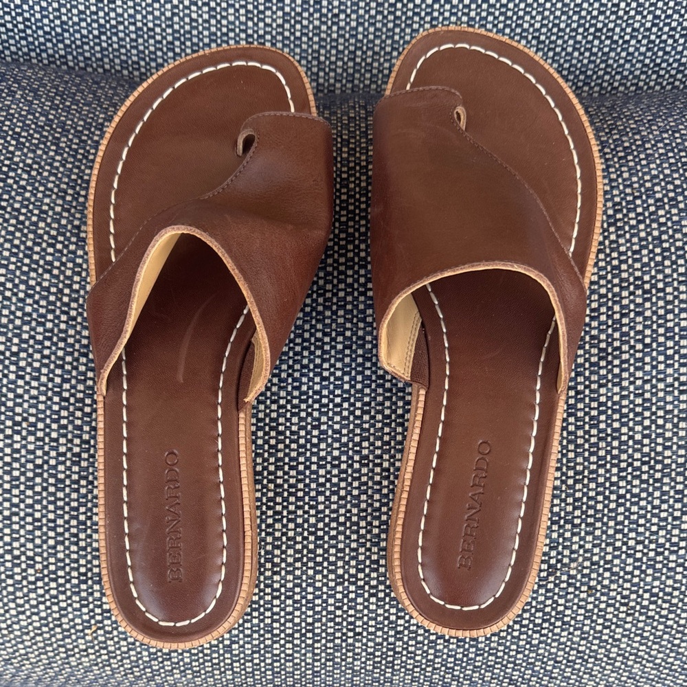 Bernardo Brown Leather Crossover Toe-Loop Sandals
